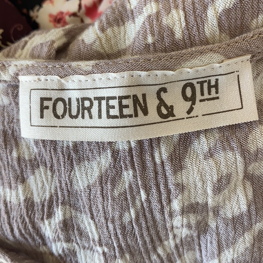 Cream and beige leopard shirt - Picture 3 of 4